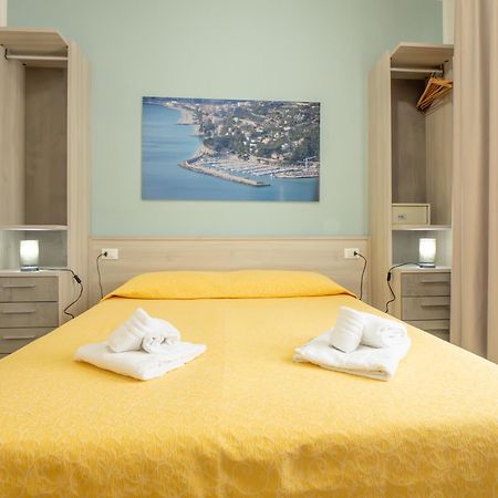 Hotel La Bussola Finale Ligure Zewnętrze zdjęcie